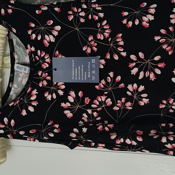 Woman's flower dress NWT - Picture 3 of 4